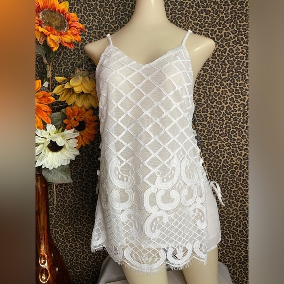 🌴3/$30🌴DOE & RAE White Embroidered Sleeveless Corset Side Tie Tank Blouse NWT - Picture 3 of 11